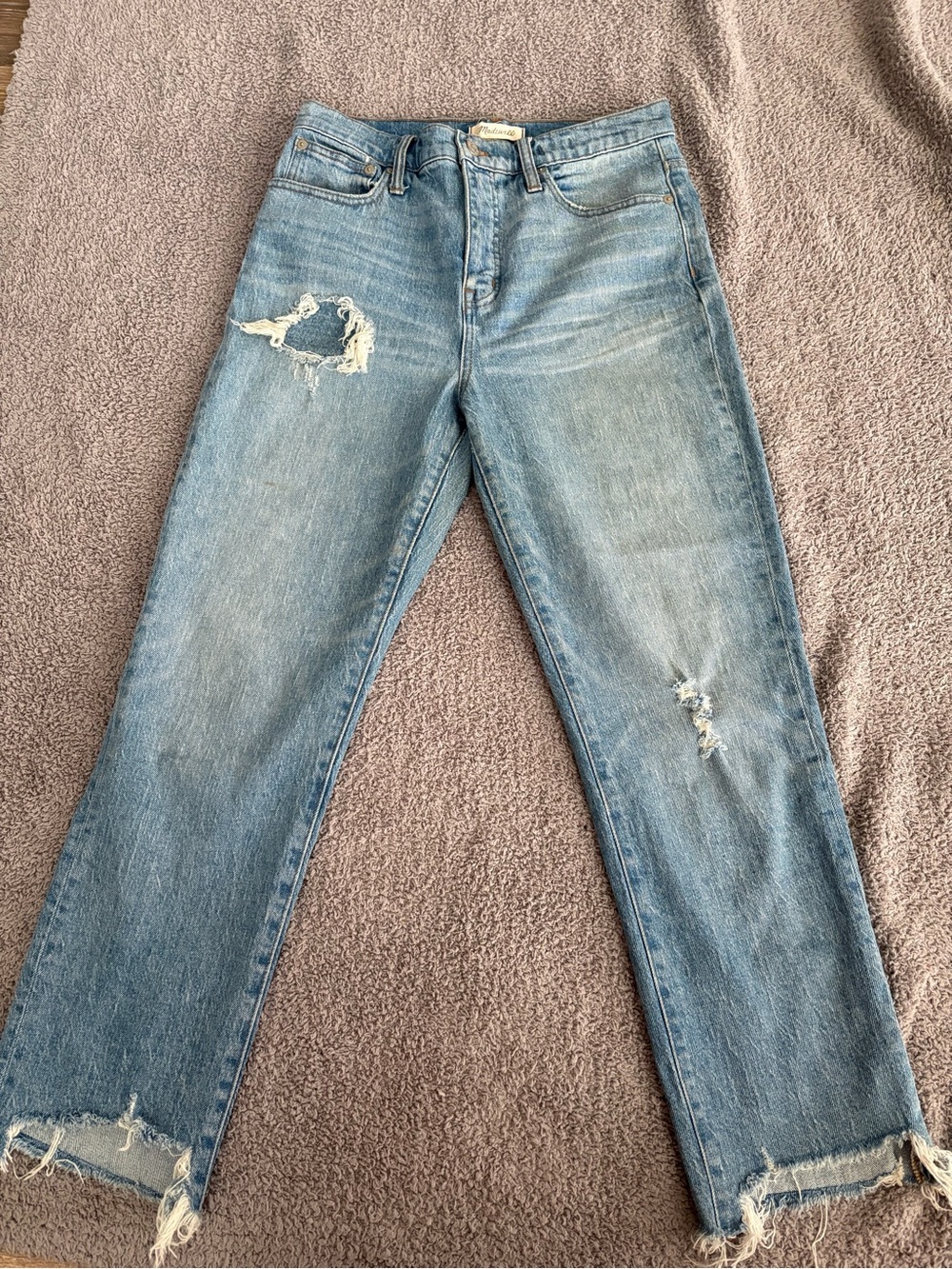 Madewell Light Blue Distressed Women’s Jeans
#trendy #luxury